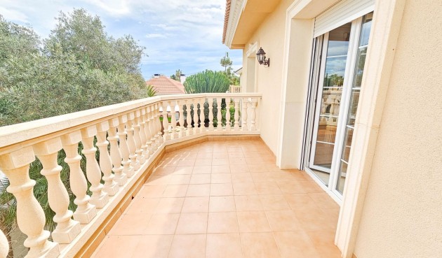 Återförsäljning - Villa -
Cabo Roig