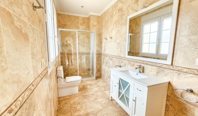 Återförsäljning - Villa -
Cabo Roig