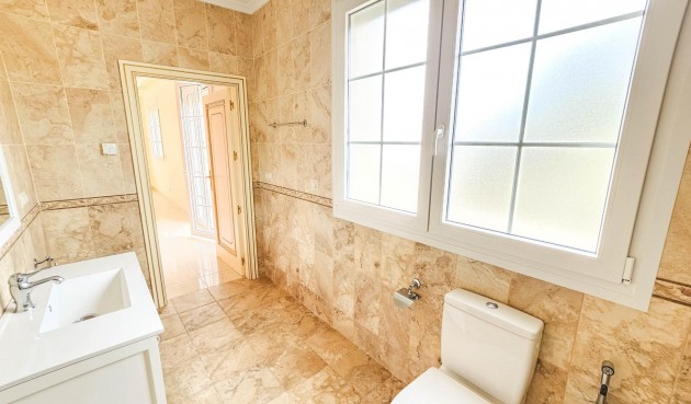 Återförsäljning - Villa -
Cabo Roig