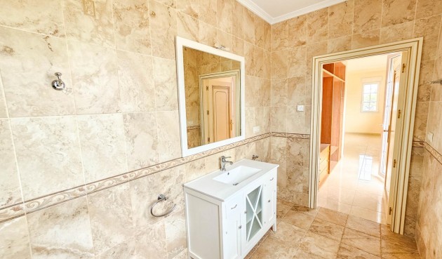 Återförsäljning - Villa -
Cabo Roig