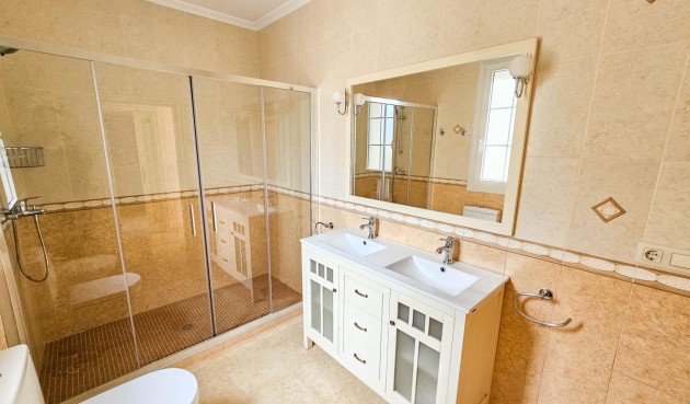 Återförsäljning - Villa -
Cabo Roig