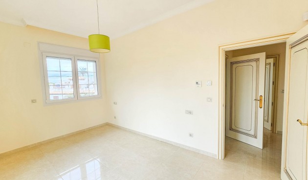 Återförsäljning - Villa -
Cabo Roig