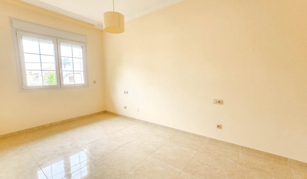 Återförsäljning - Villa -
Cabo Roig