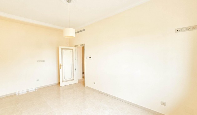 Återförsäljning - Villa -
Cabo Roig