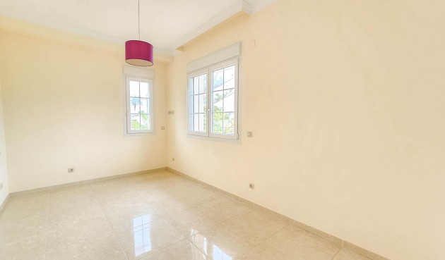 Återförsäljning - Villa -
Cabo Roig