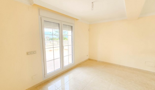 Återförsäljning - Villa -
Cabo Roig