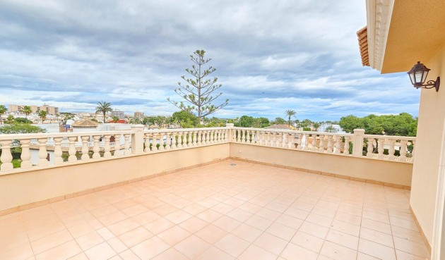 Återförsäljning - Villa -
Cabo Roig