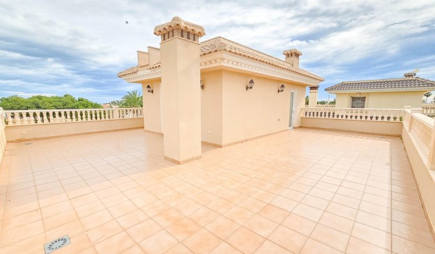 Återförsäljning - Villa -
Cabo Roig