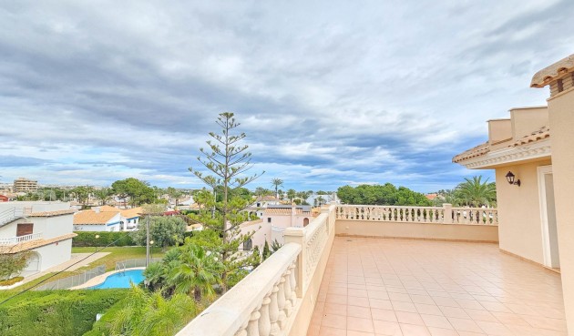 Återförsäljning - Villa -
Cabo Roig