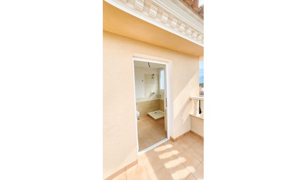 Återförsäljning - Villa -
Cabo Roig