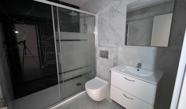 Resale - Bungalow -
Torrevieja