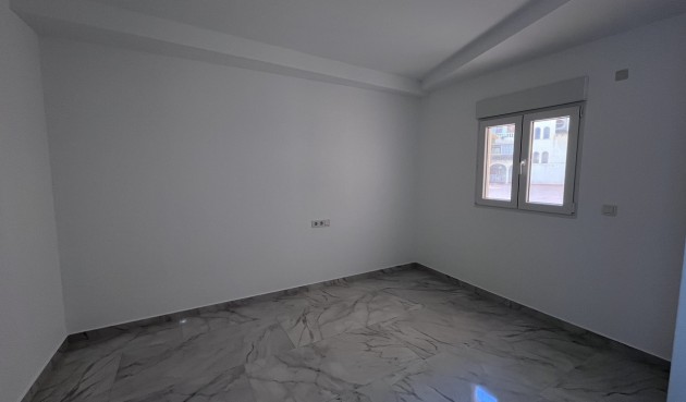 Resale - Bungalow -
Torrevieja