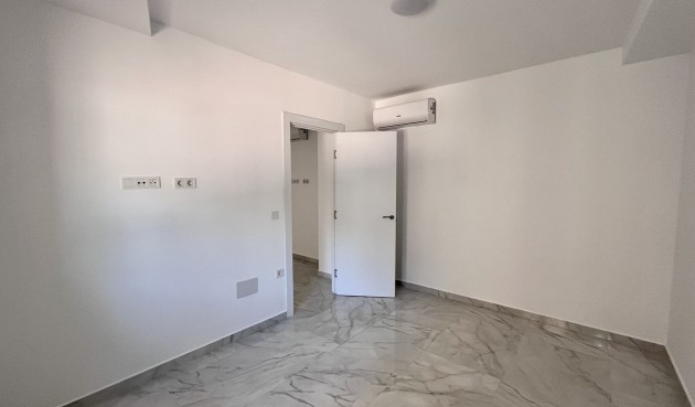 Resale - Bungalow -
Torrevieja