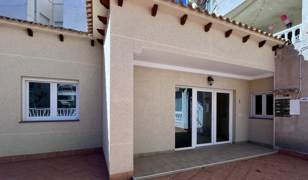 Resale - Bungalow -
Torrevieja