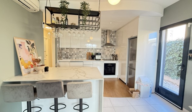 Brukt - Villa -
La Zenia - Costa Blanca