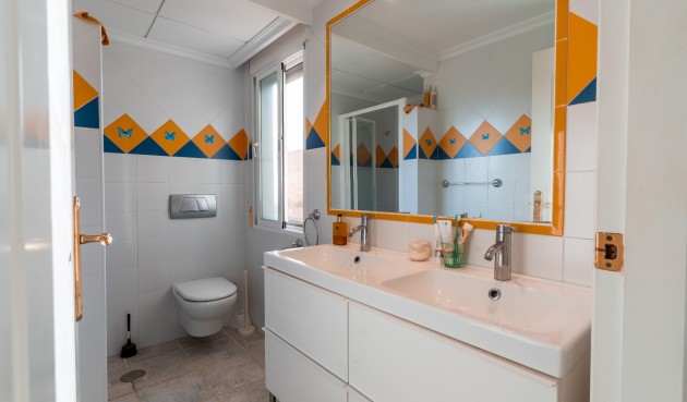 Brukt - Villa -
Busot - Costa Blanca