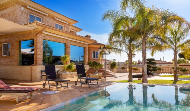 Brukt - Villa -
San Vicente del Raspeig - Inland