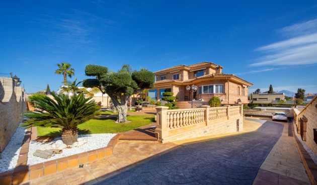 Brukt - Villa -
San Vicente del Raspeig - Inland