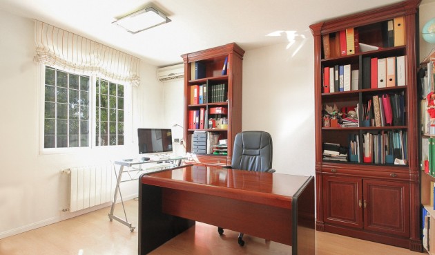 Brukt - Villa -
San Vicente del Raspeig - Inland