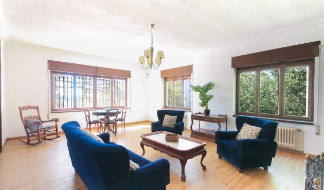 Brukt - Villa -
El Campello - Costa Blanca