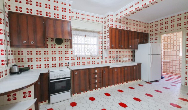 Brukt - Villa -
El Campello - Costa Blanca