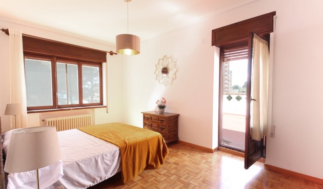 Brukt - Villa -
El Campello - Costa Blanca