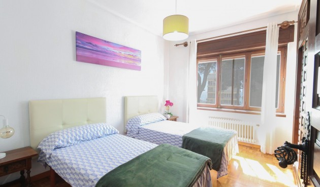 Brukt - Villa -
El Campello - Costa Blanca