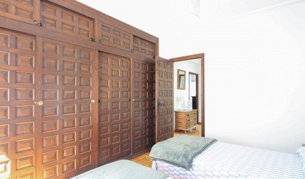 Brukt - Villa -
El Campello - Costa Blanca