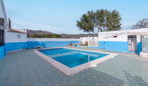 Brukt - Villa -
Hondón de las Nieves - Inland