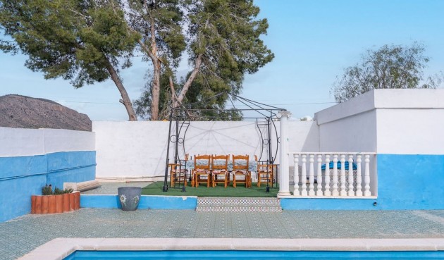 Brukt - Villa -
Hondón de las Nieves - Inland