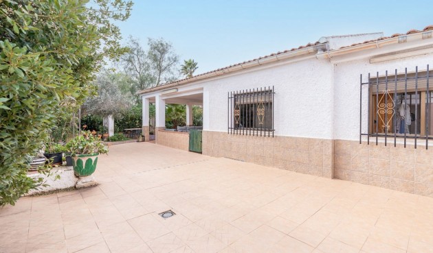 Brukt - Villa -
Hondón de las Nieves - Inland