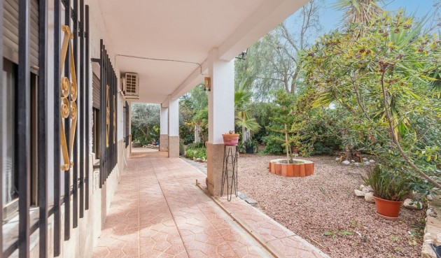 Brukt - Villa -
Hondón de las Nieves - Inland