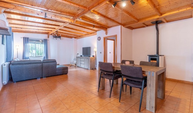 Brukt - Villa -
Hondón de las Nieves - Inland