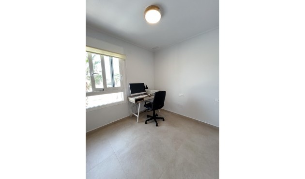 Brukt - Apartment -
El Raso - Costa Blanca