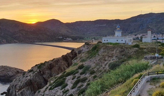 Nybygg - Town House -
La Union - centro