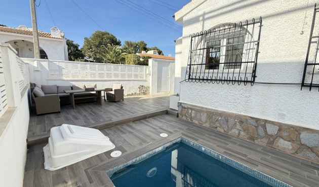 Brukt - Villa -
Villamartin - Costa Blanca