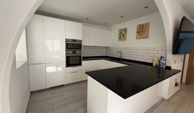 Brukt - Villa -
Villamartin - Costa Blanca