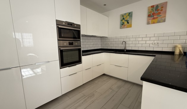 Brukt - Villa -
Villamartin - Costa Blanca