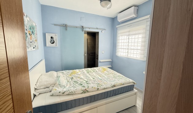 Brukt - Villa -
Villamartin - Costa Blanca