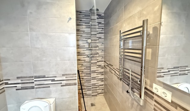 Brukt - Villa -
Villamartin - Costa Blanca