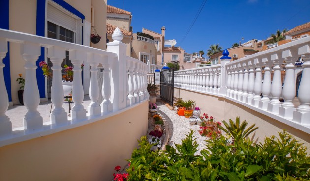 Brukt - Villa -
Villamartin - Costa Blanca