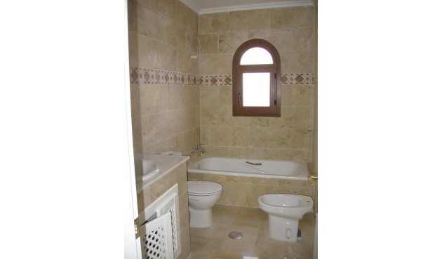 Brukt - Tosidig -
Orihuela Costa - PAU 8