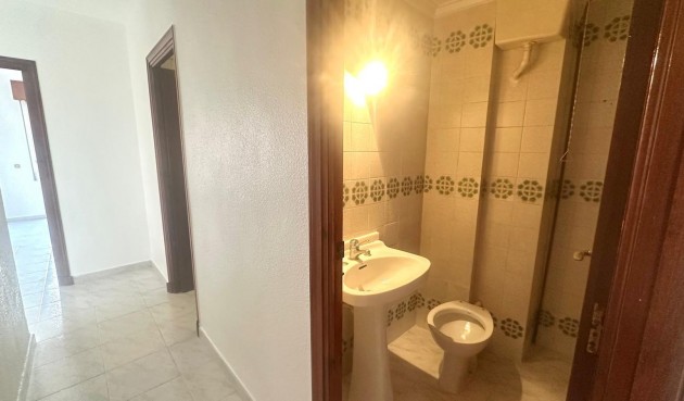 Brukt - Apartment -
Torrevieja - Estacion De Autobuses