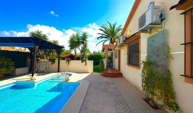 Brukt - Villa -
Cabo Roig - Costa Blanca