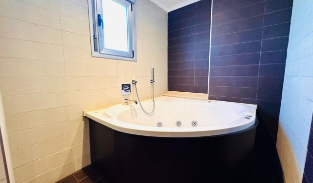 Brukt - Apartment -
Torrevieja - Estacion De Autobuses