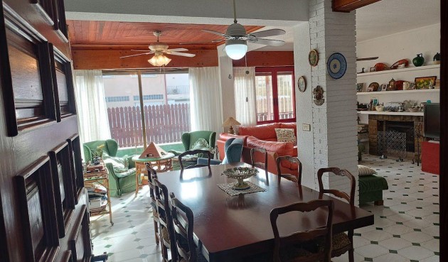 Brukt - Villa -
Orihuela Costa - Campoamor