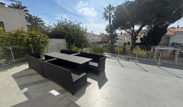 Brukt - Villa -
Dehesa de Campoamor - Costa Blanca