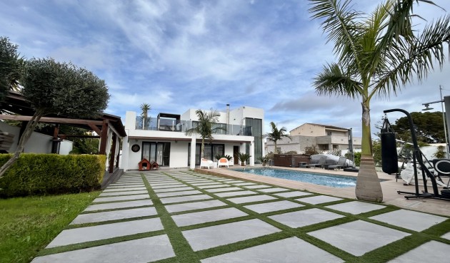 Brukt - Villa -
Los Balcones - Costa Blanca