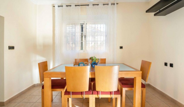 Brukt - Town House -
Orihuela Costa - Los Almendros-la Florida