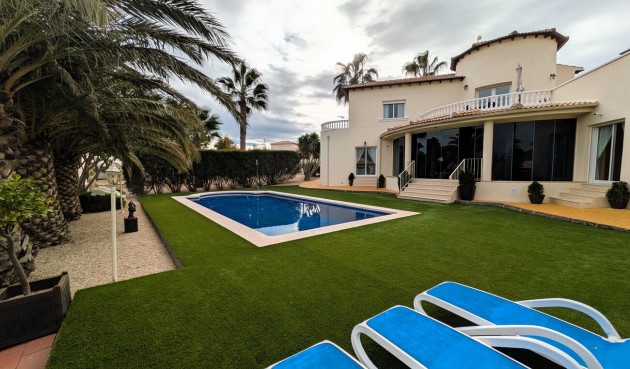 Brukt - Villa -
Campos del Río